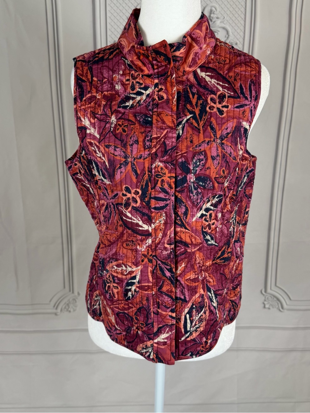 Christopher & Banks Women’s M Quilted Zip Front Vest Maroon Floral Vintage 2006